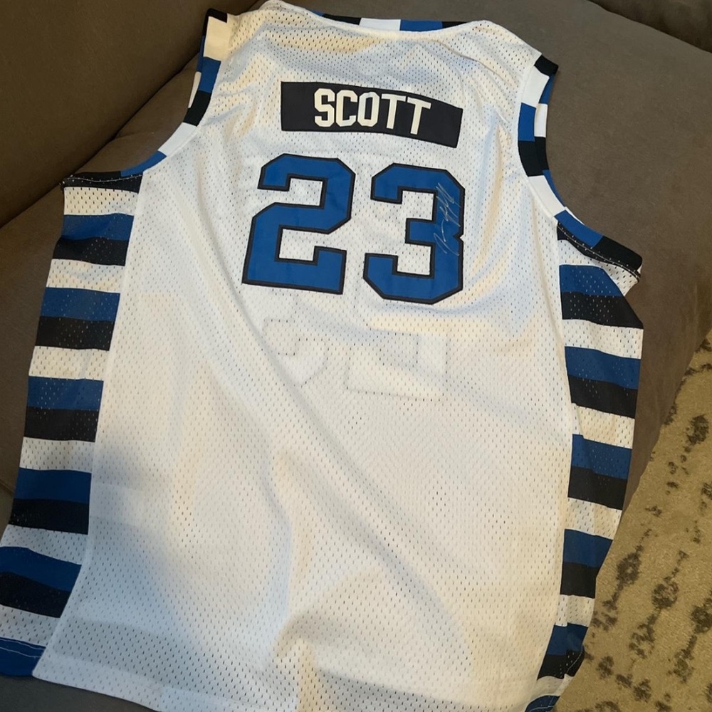 Limited Edition James Lafferty / Nathan Scott / One Tree Hill Jersey - signed XL